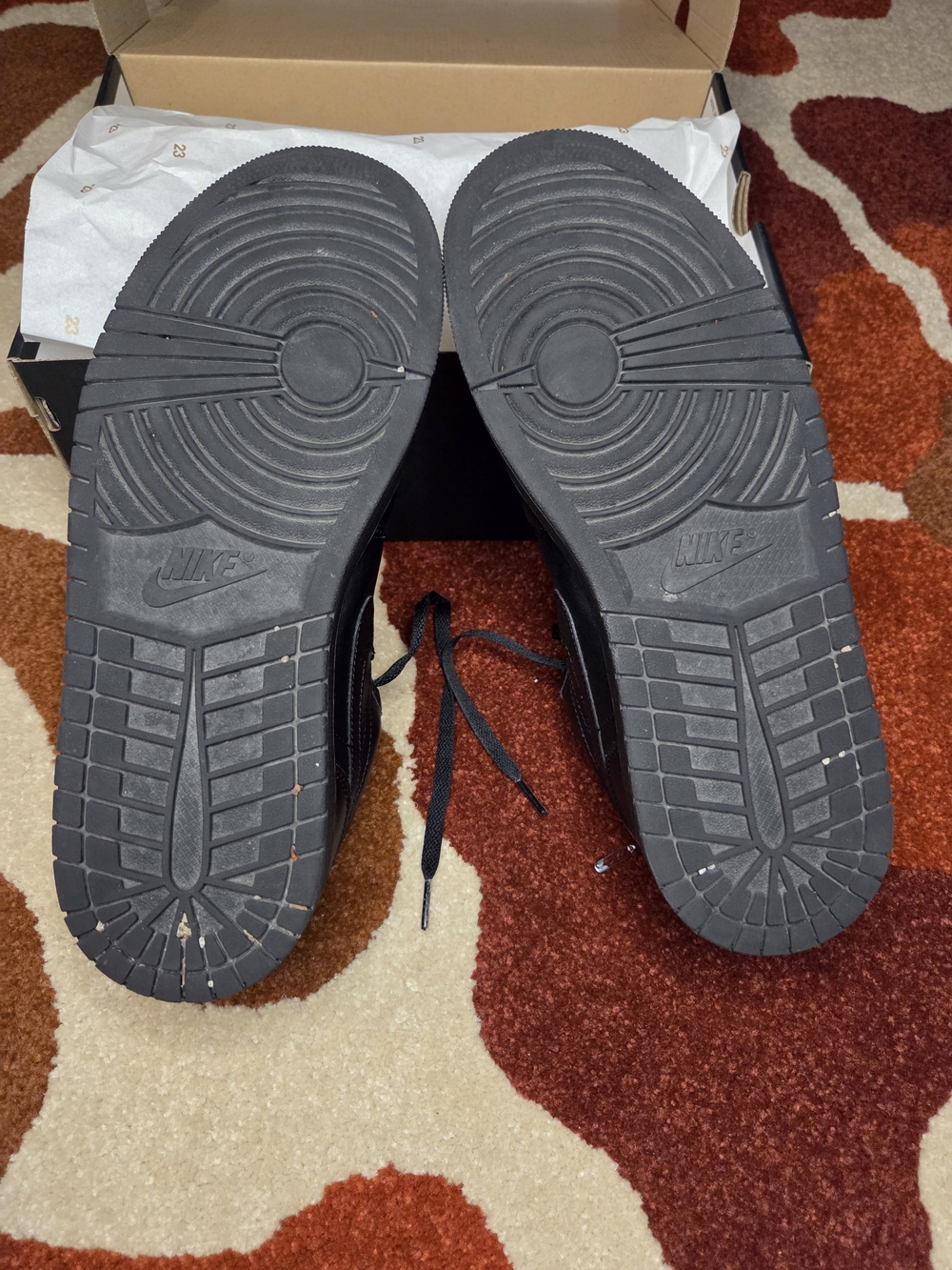 Nike Black Low-Top Leather Sneakers - Picture 3 of 4